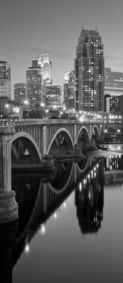 Black & white view of Minneapolis bridge